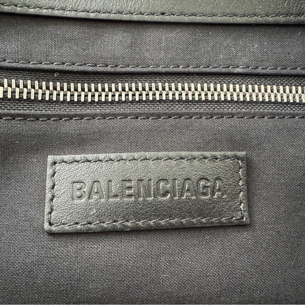 Balenciaga Tote JUMBO Ivory & Black Canvas Bag - Picture 13 of 13